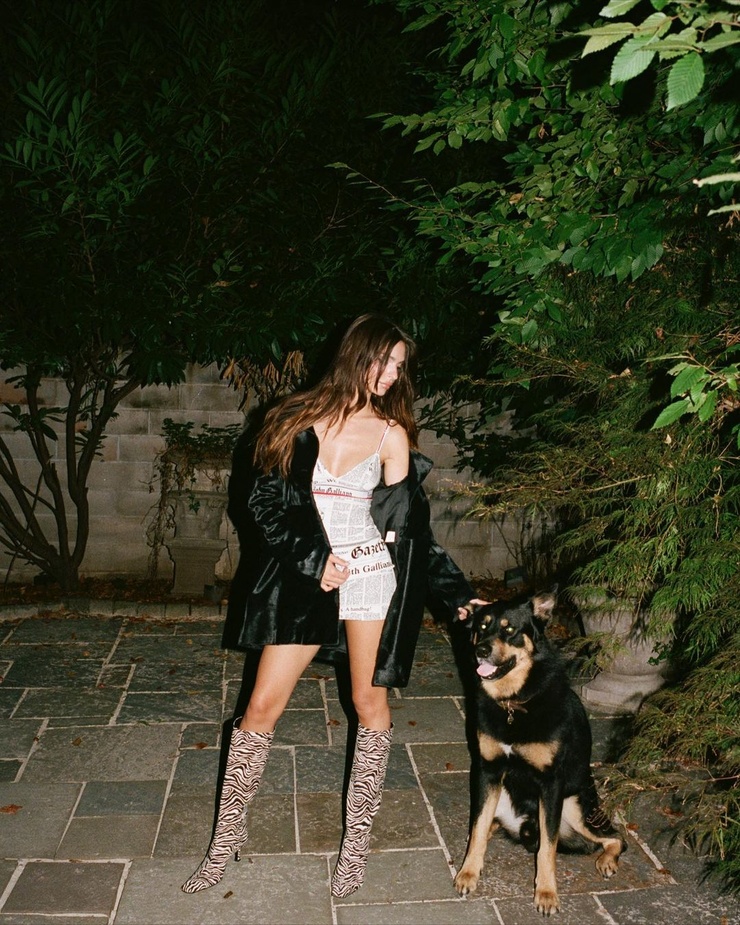 Emily Ratajkowski