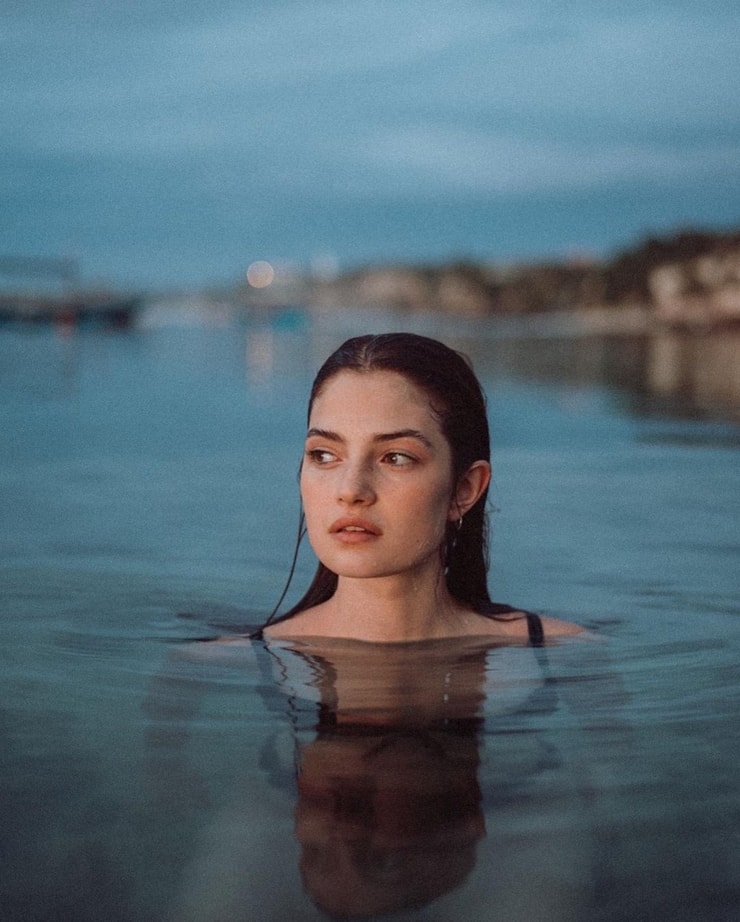 Eve Dumon