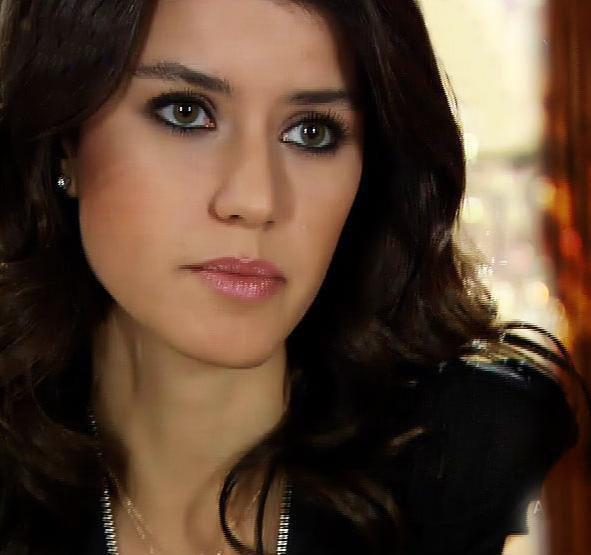 Beren Saat Beren Saat