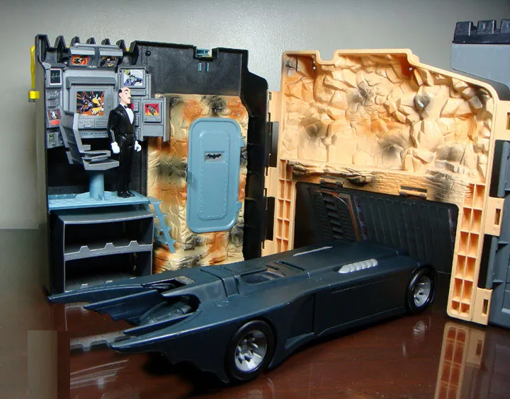 Hasbro Gotham City Darkstorm Batcave Playset with Alfred Figure