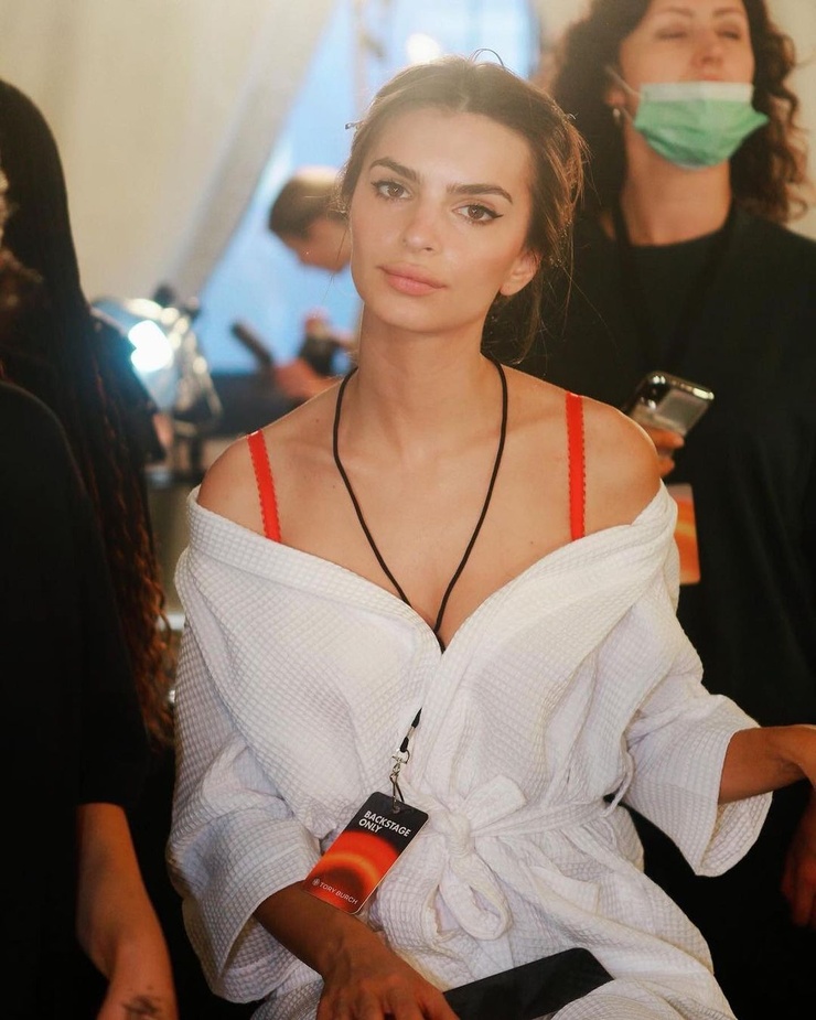 Emily Ratajkowski