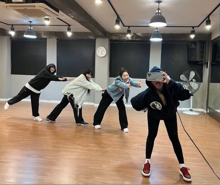 2NE1