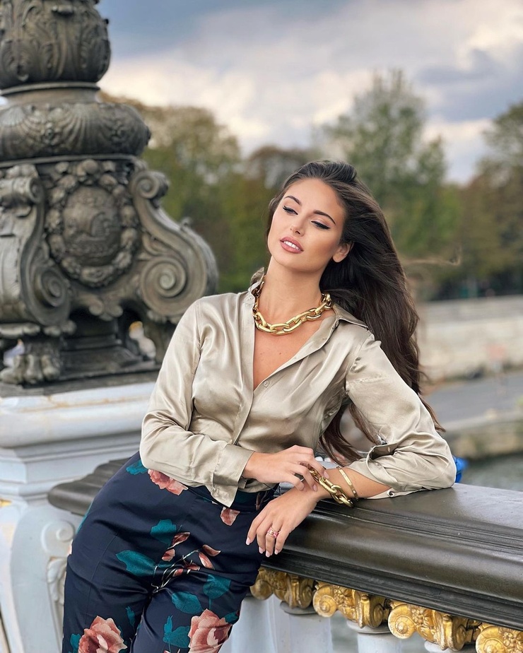 Carina Zavline