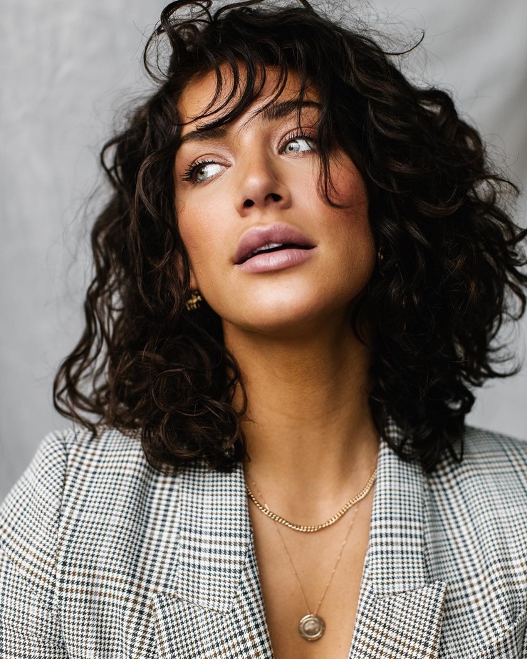 Manon Azem