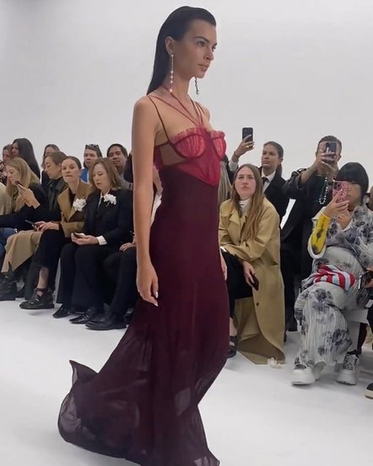 Emily Ratajkowski