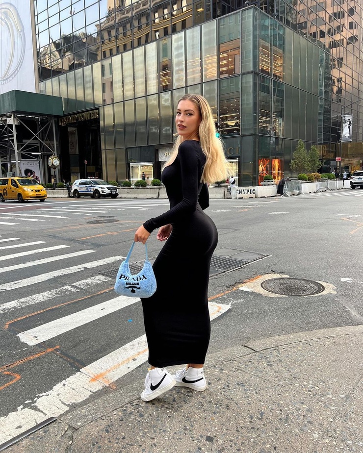 Picture of Zara McDermott