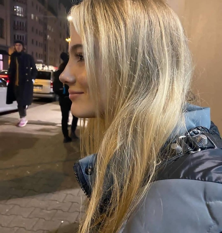 Freya Allan Freya Allan