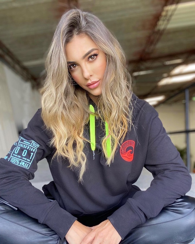 Sandra Lorena Valencia Sandra Lorena Valencia