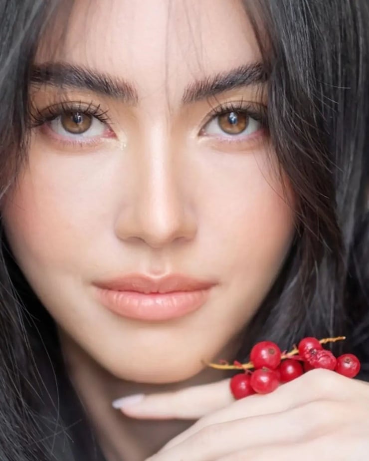 Davika Hoorne Davika Hoorne