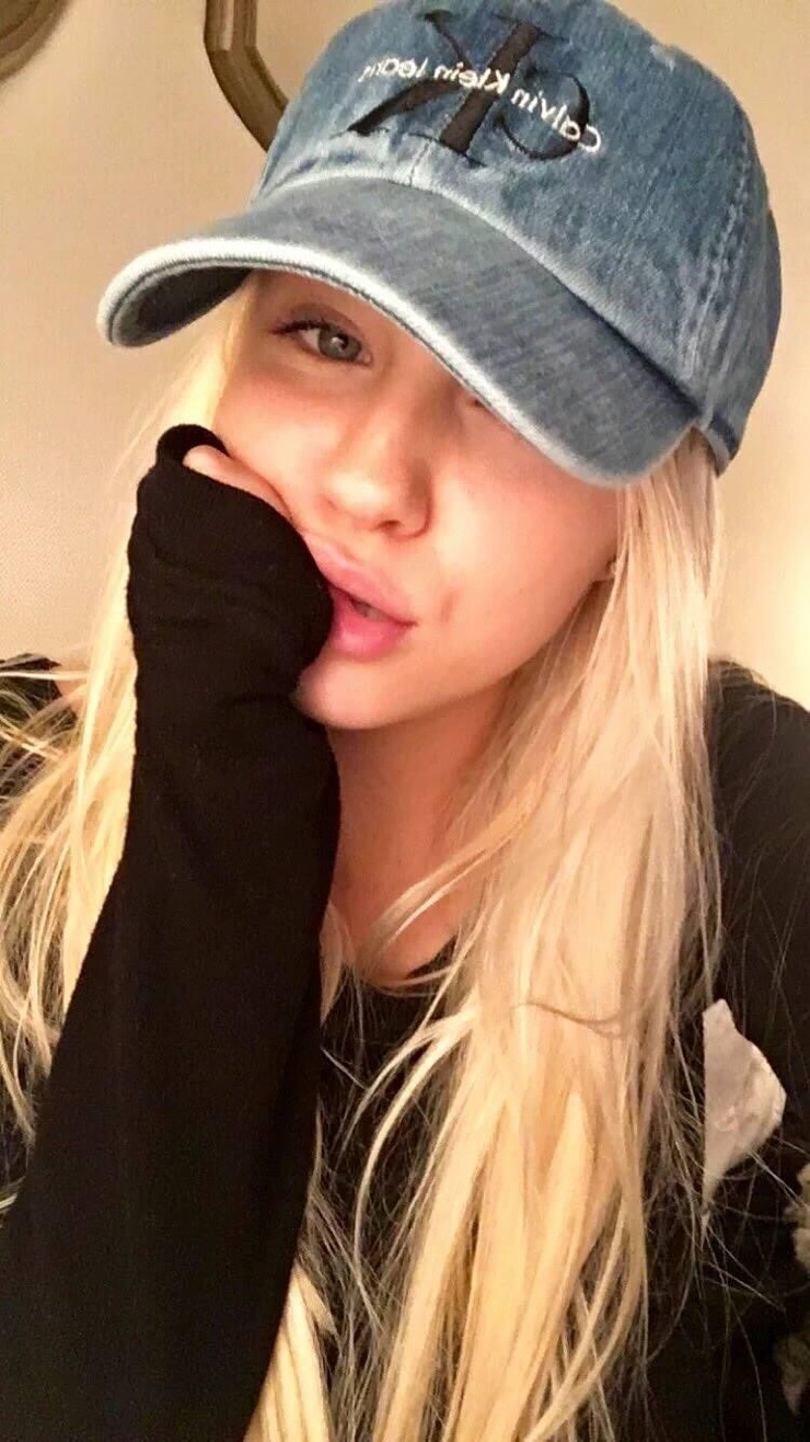 Ava Sambora