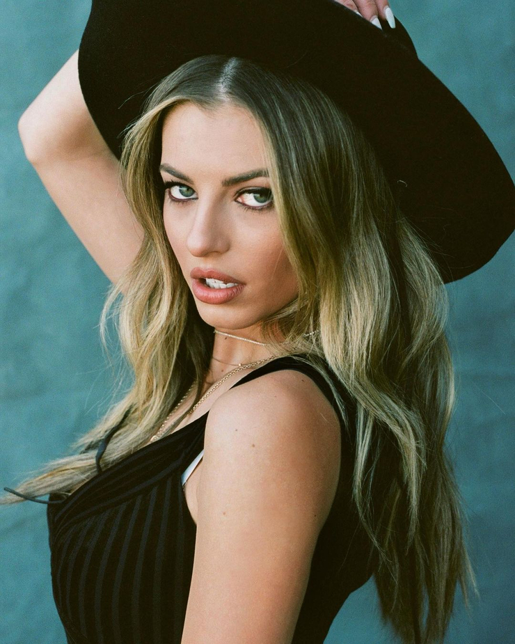 Eliana Jones Eliana Jones