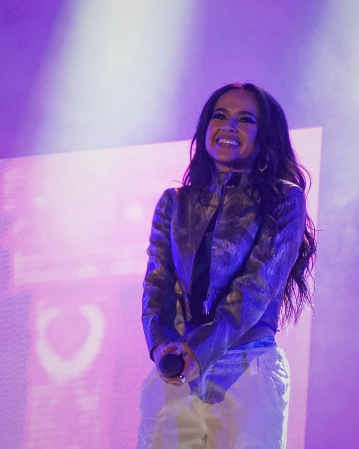 Picture of Becky G.