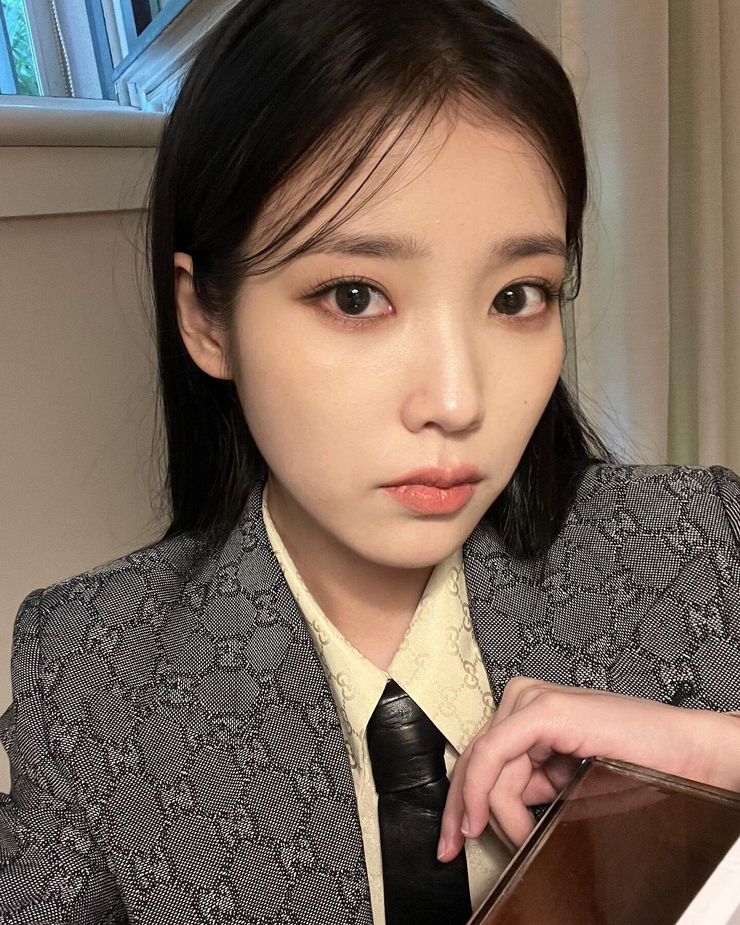IU