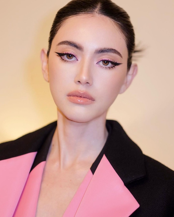 Davika Hoorne Davika Hoorne