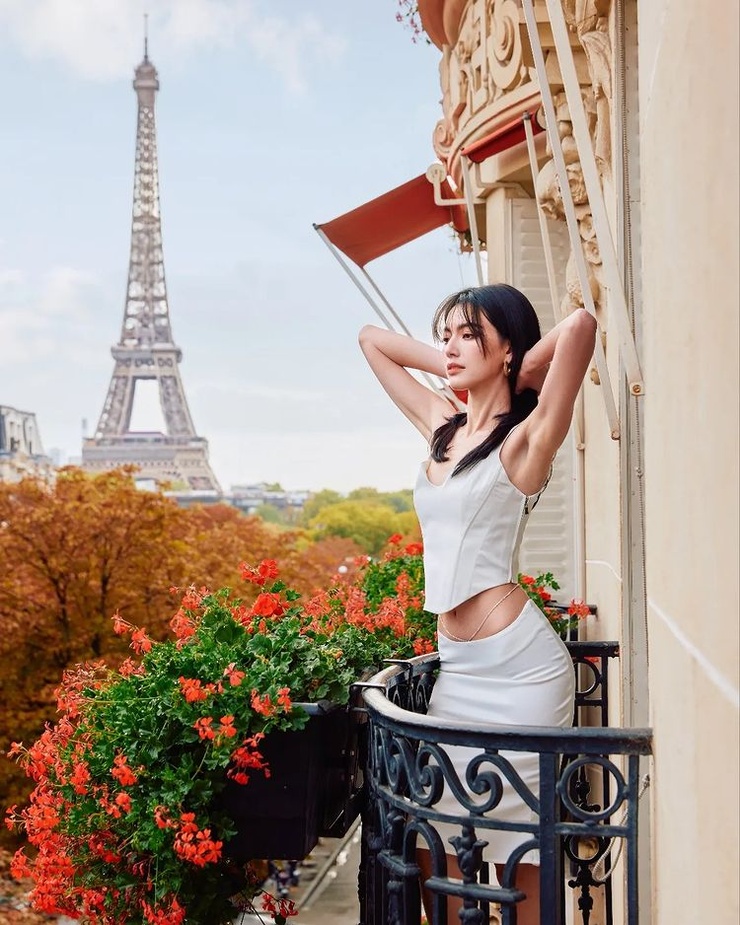 Davika Hoorne Davika Hoorne