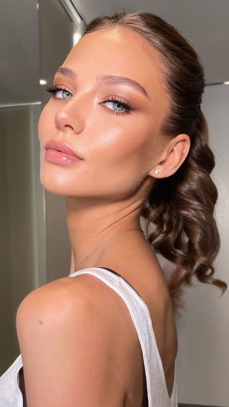 Alesya Kafelnikova Alesya Kafelnikova