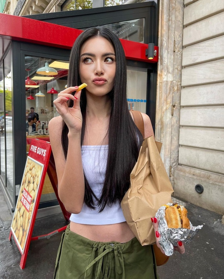 Davika Hoorne Davika Hoorne