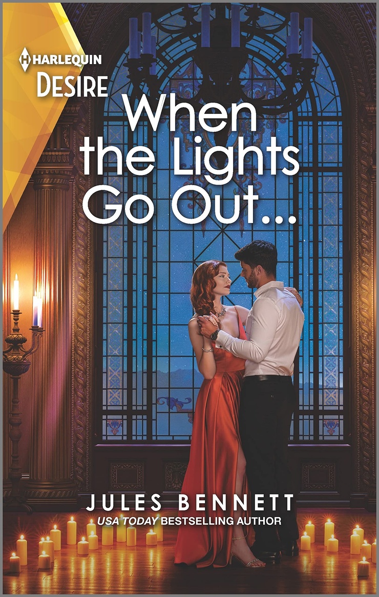 When the Lights Go Out...: A workplace romance set in a blackout (Angel's Share, 1)