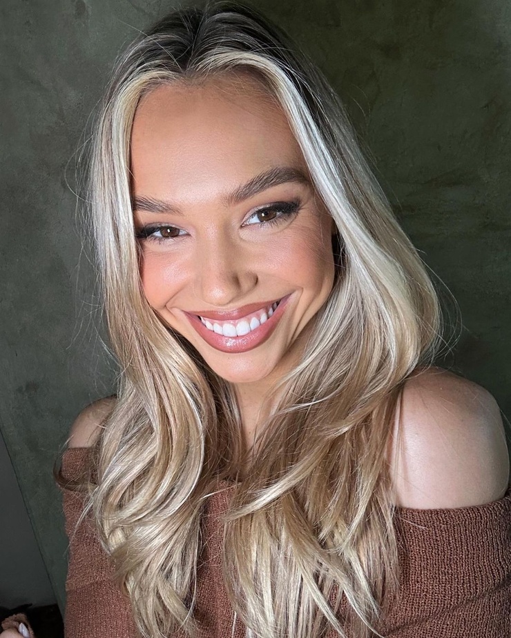 Alexis Ren Alexis Ren