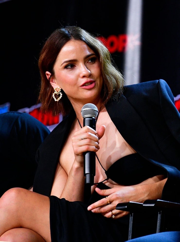 Shelley Hennig