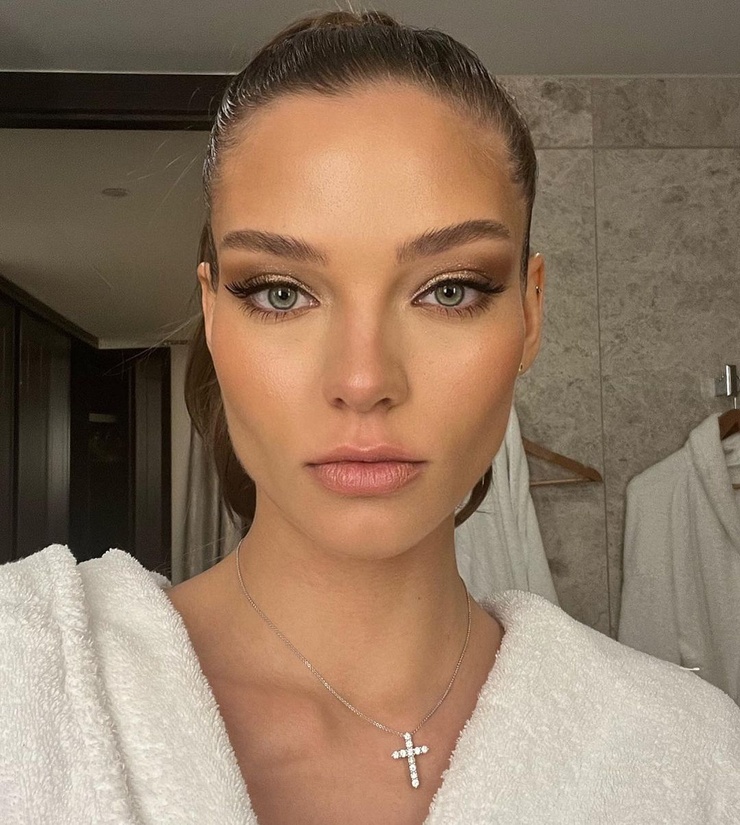 Alesya Kafelnikova Alesya Kafelnikova
