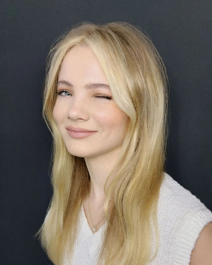 Freya Allan Freya Allan