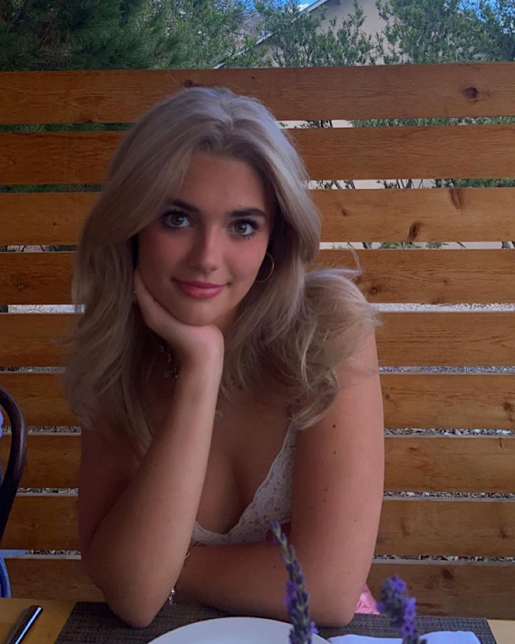 Image of Eva Carlton