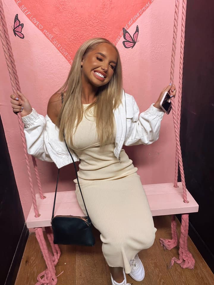 Chelsea Radcliffe picture