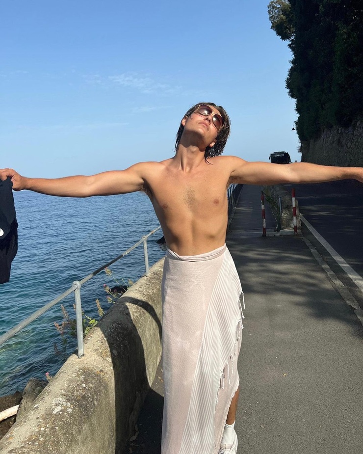 Damian Hurley