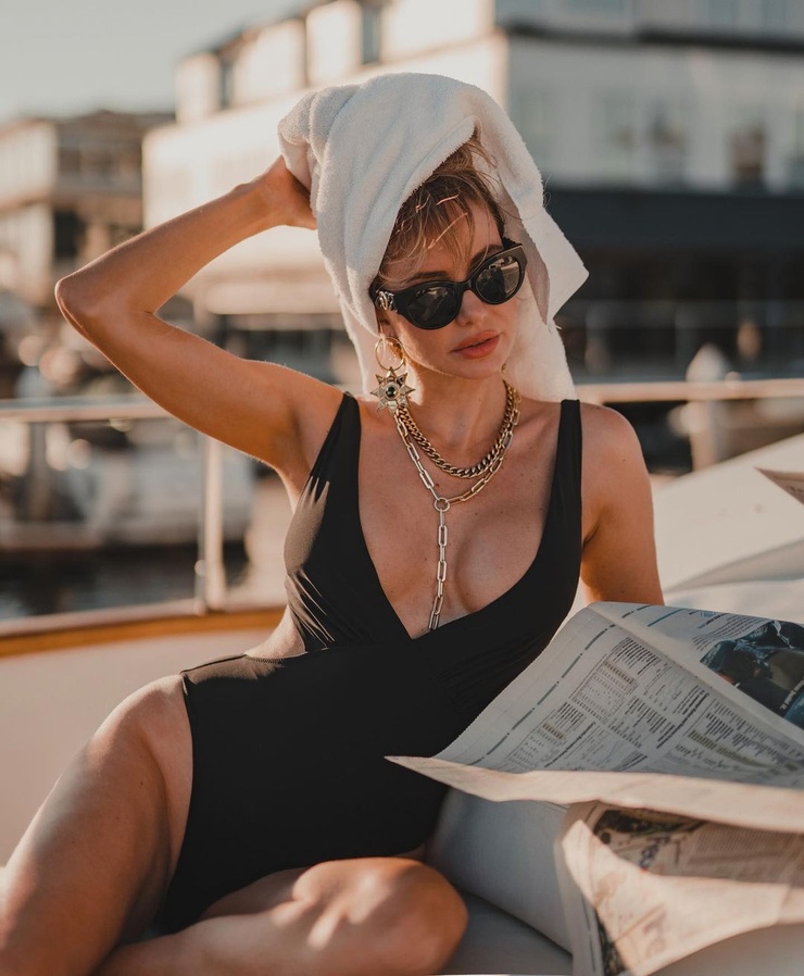 Yuliya Lasmovich Yuliya Lasmovich