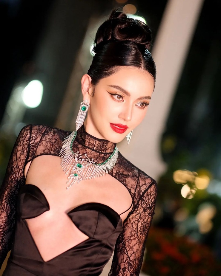 Davika Hoorne Davika Hoorne