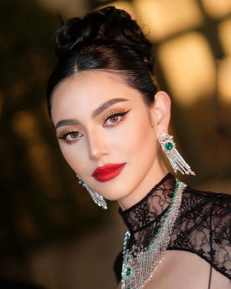 Davika Hoorne Davika Hoorne