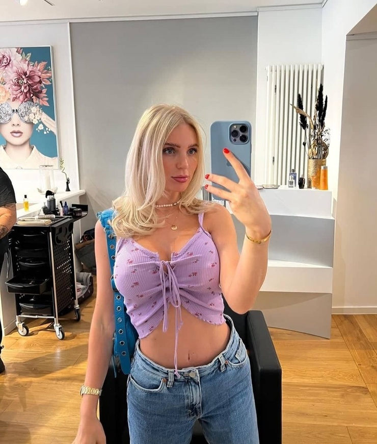 Alexis Blond