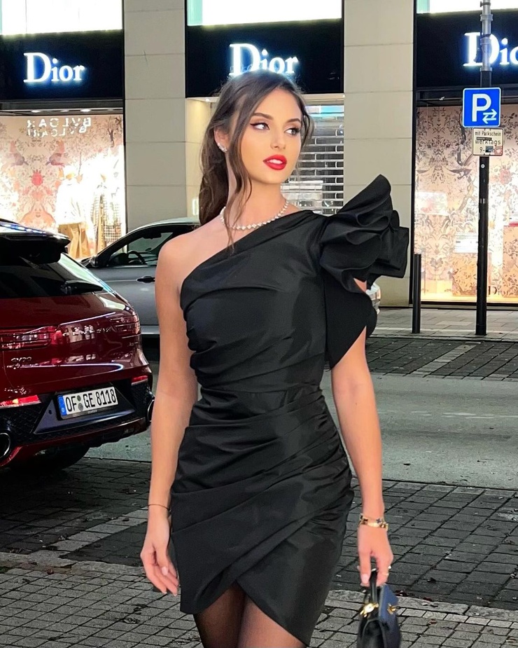 Carina Zavline