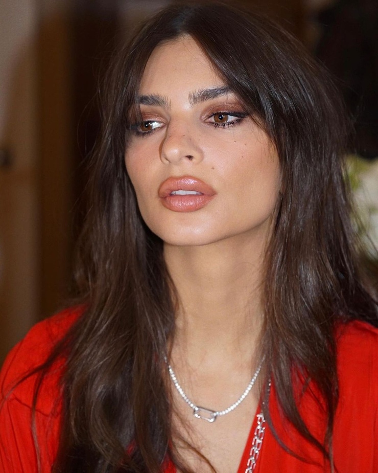 Emily Ratajkowski