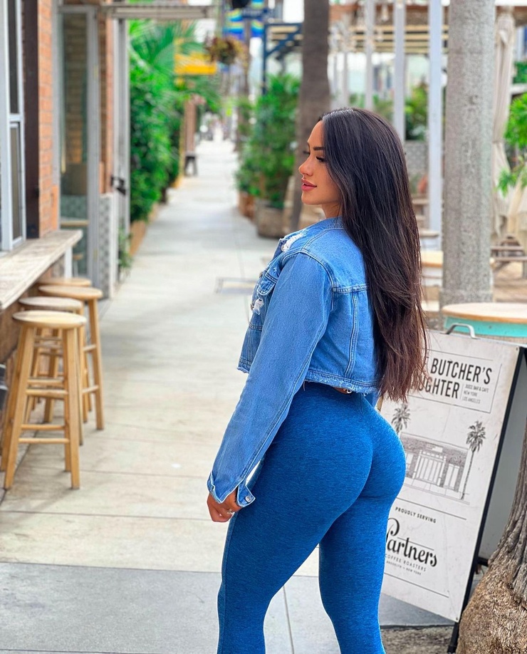 Picture of Julia Perez