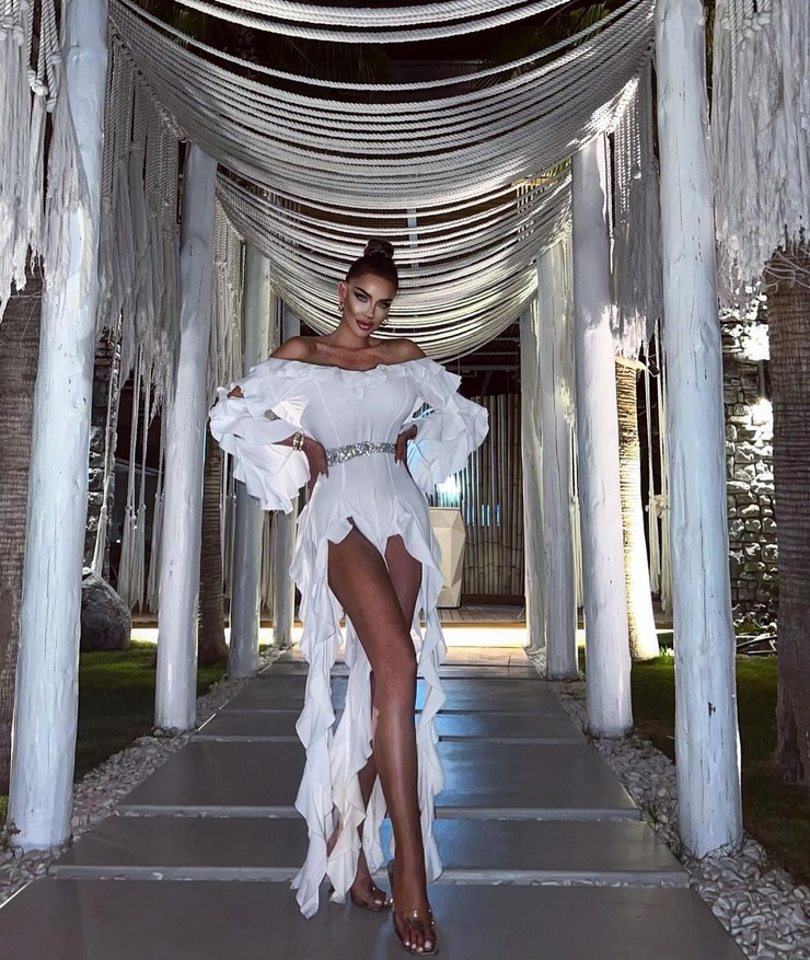 Bianca Dragusanu (model)
