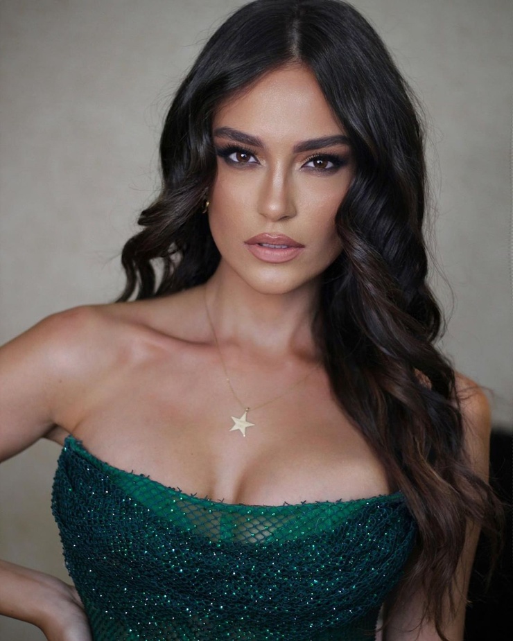 Eva Murati Eva Murati