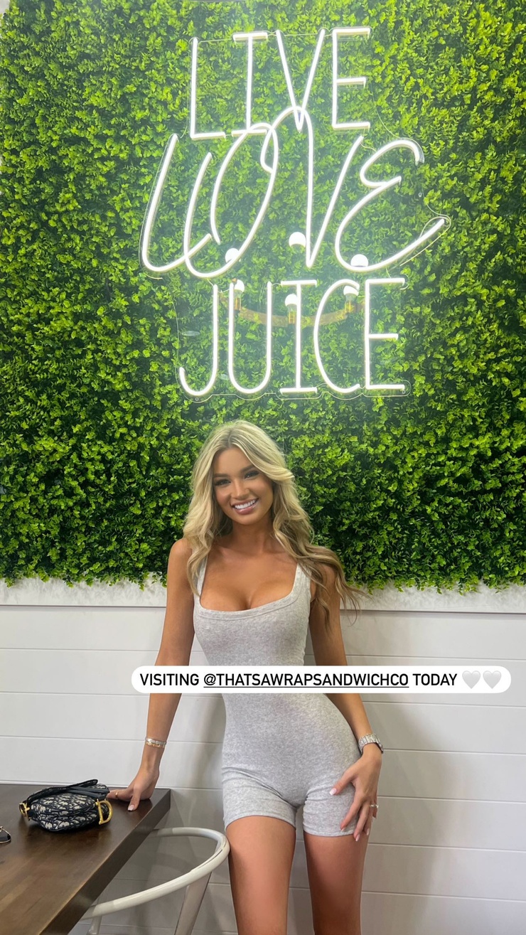 Alexa Collins Alexa Collins