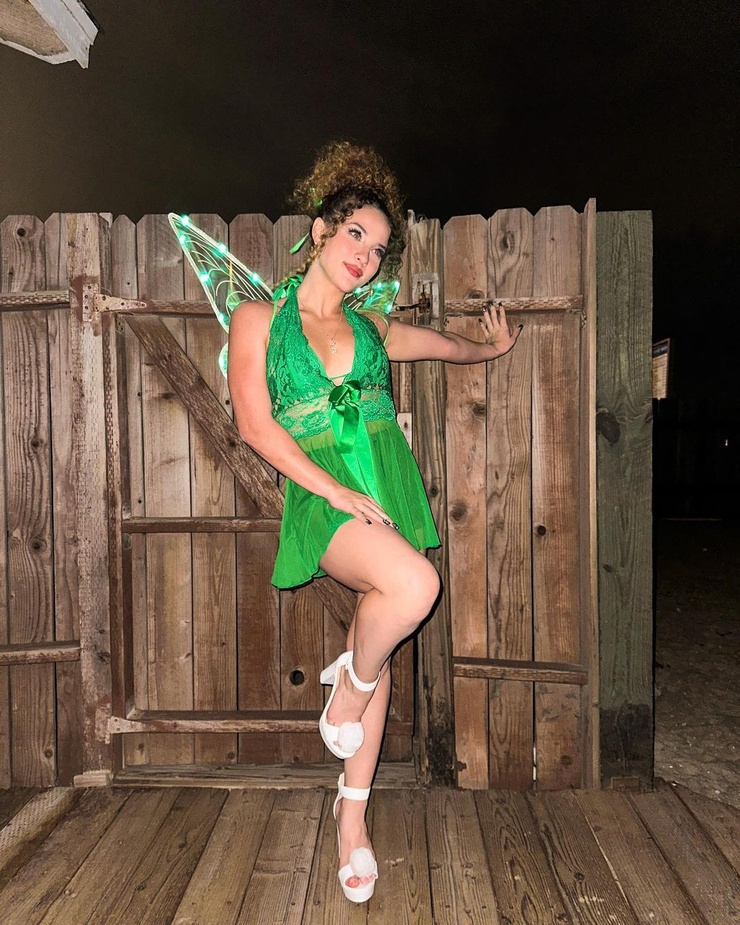 Sofie Dossi Sofie Dossi