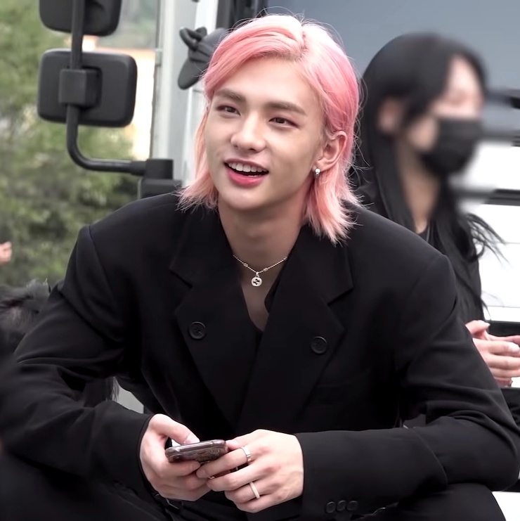 Hyun-Jin Hwang Hyun-Jin Hwang