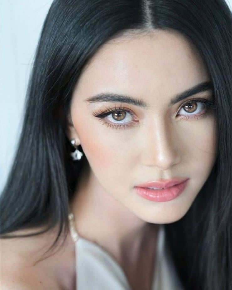Davika Hoorne Davika Hoorne
