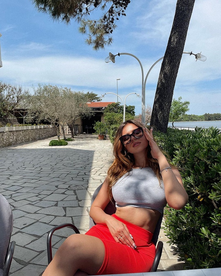 Ines Nikić (model)