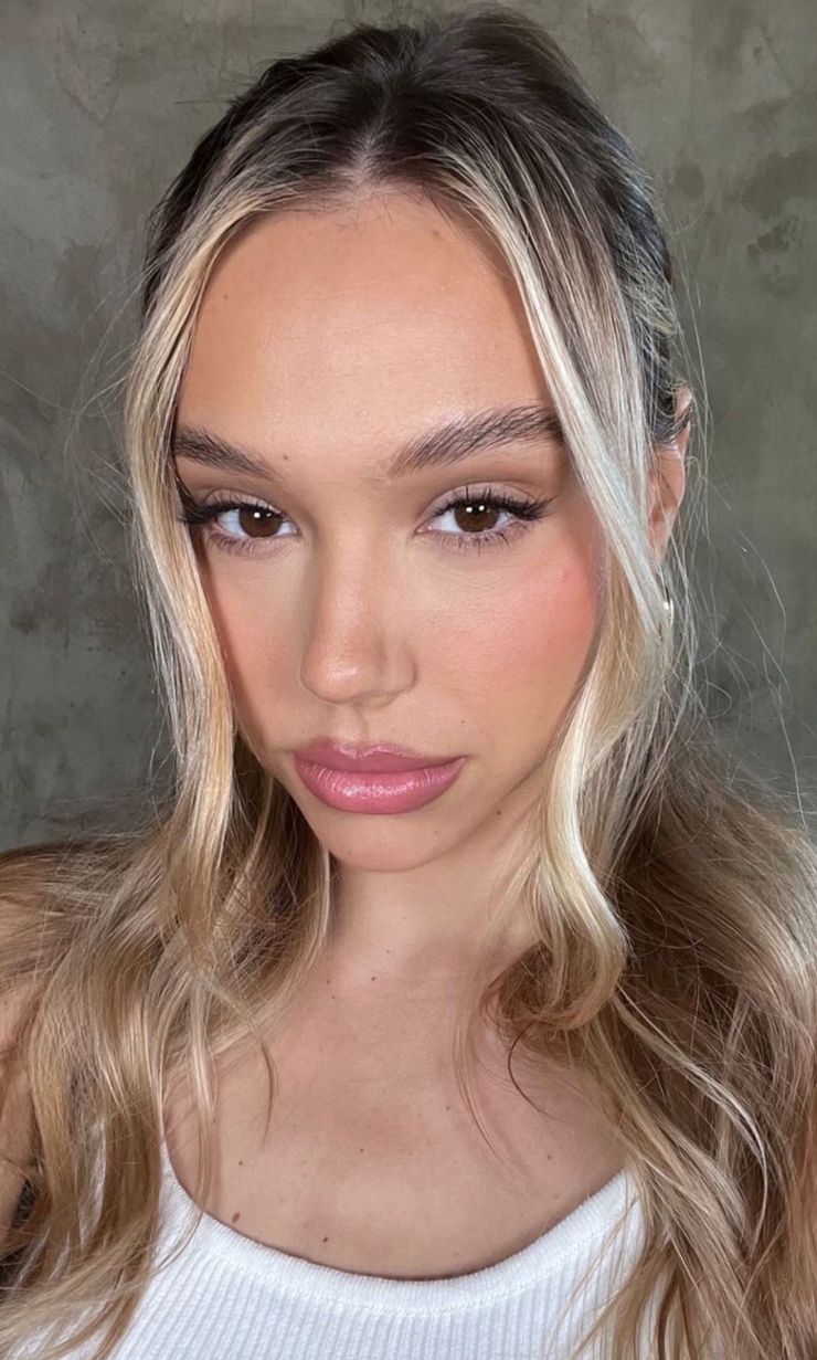 Picture of Alexis Ren