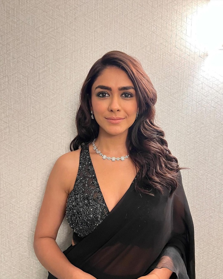 Mrunal Thakur image