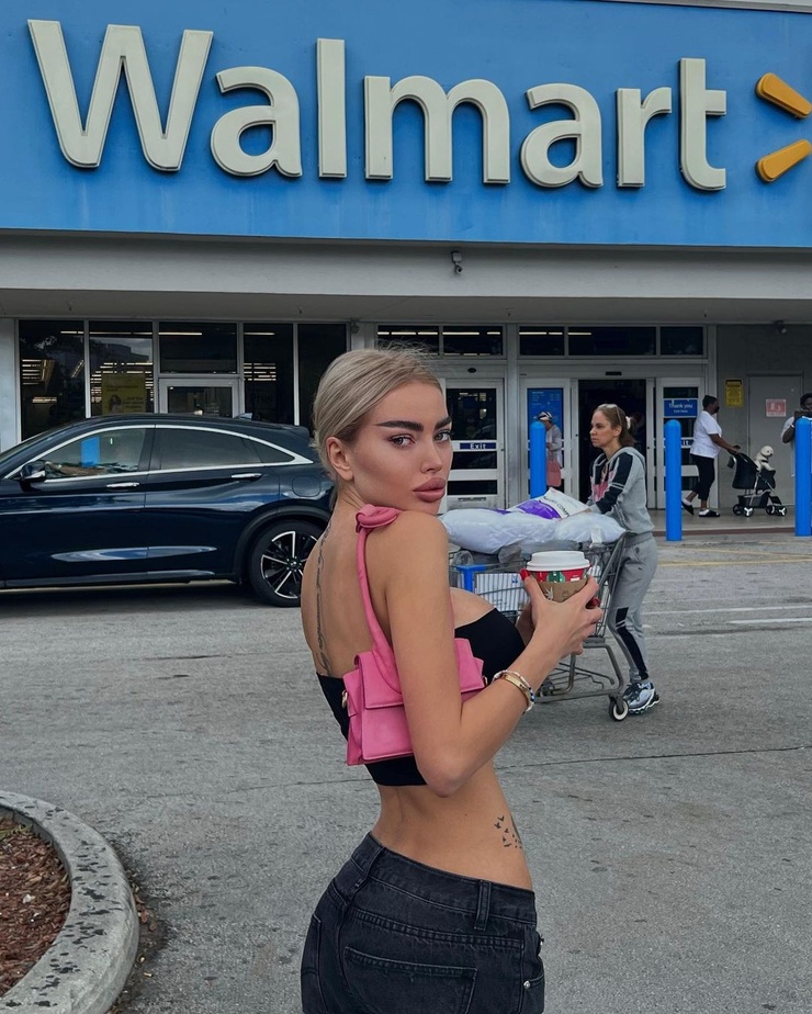 Alena Omovych Alena Omovych