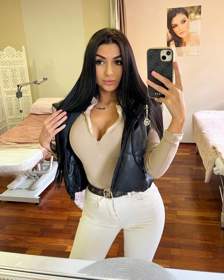 Cintia László