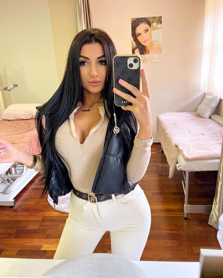 Cintia László