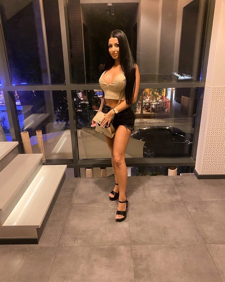Cintia László