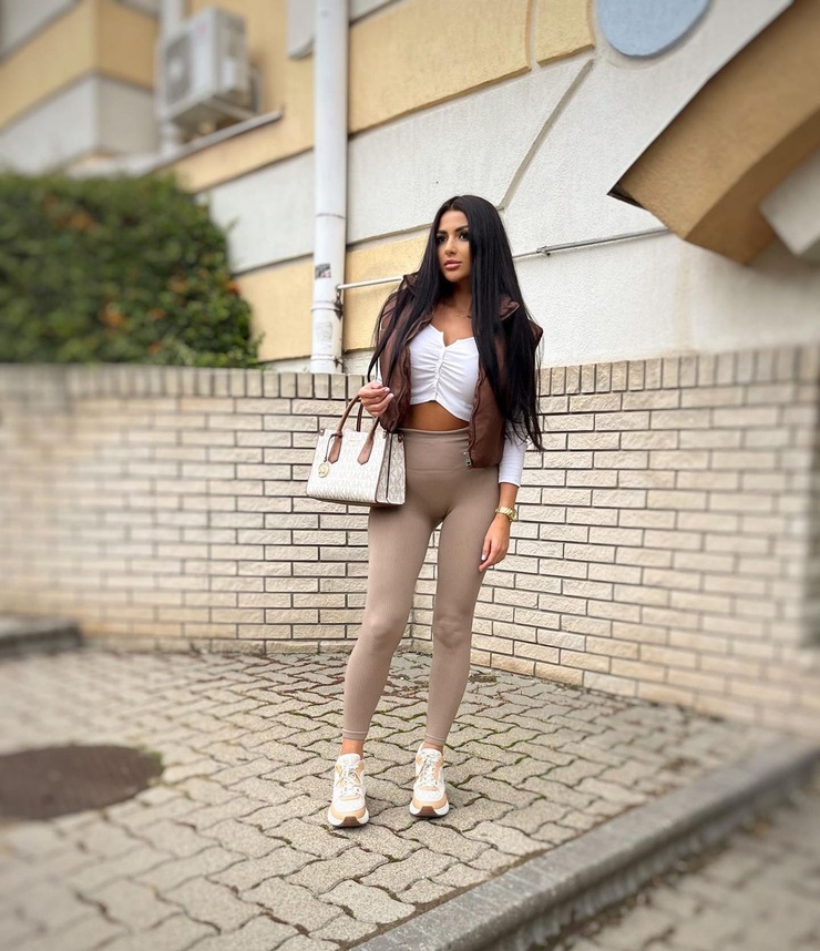 Cintia László